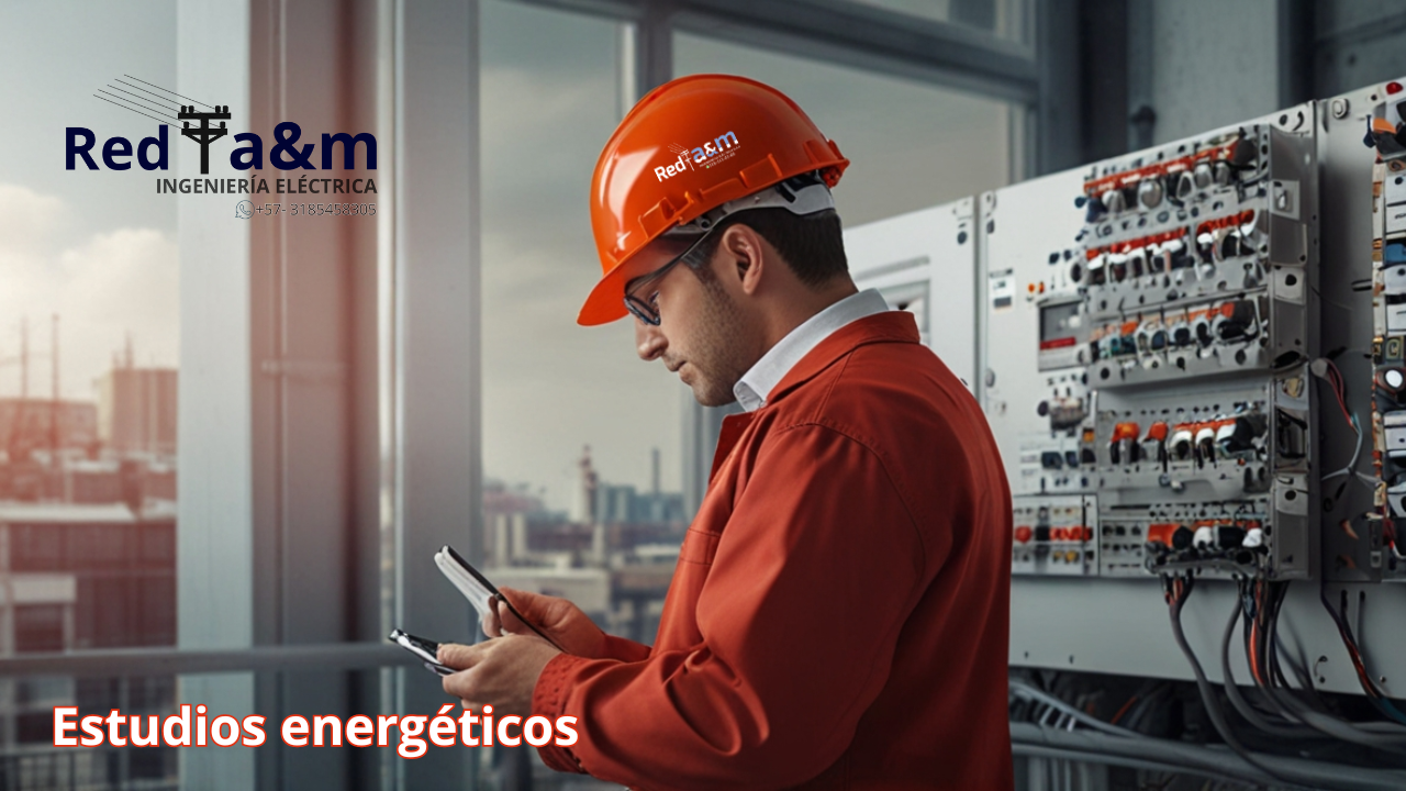 Ingeniero de Red A&M Ingeniería Eléctrica realizando diagnóstico energético en edificio comercial